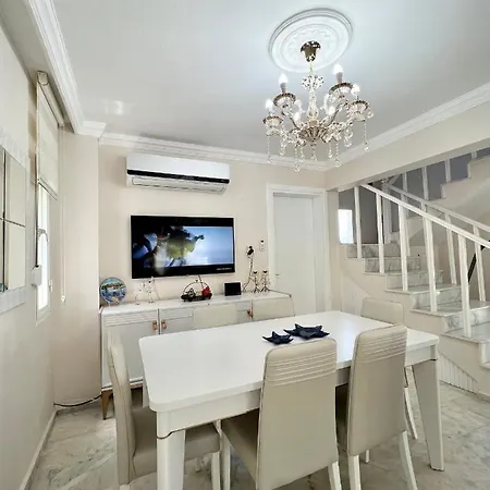 Alacati Renovated With Large Pool * Çeşme